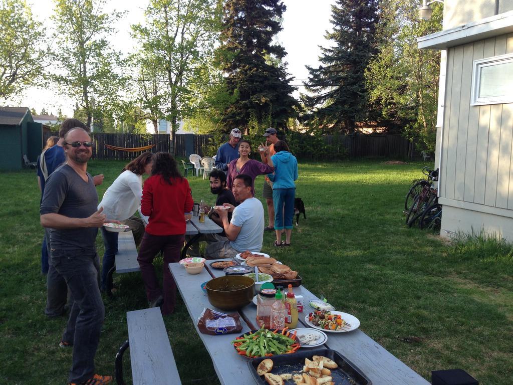 Base Camp Anchorage Hostel Exterior foto