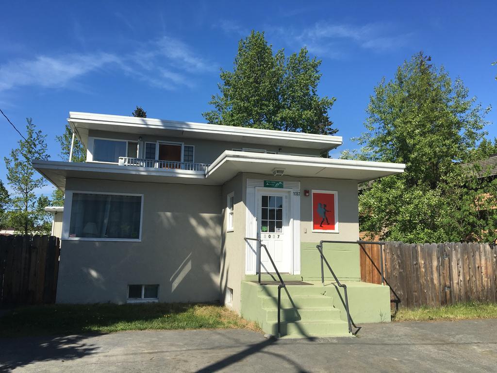 Base Camp Anchorage Hostel Exterior foto