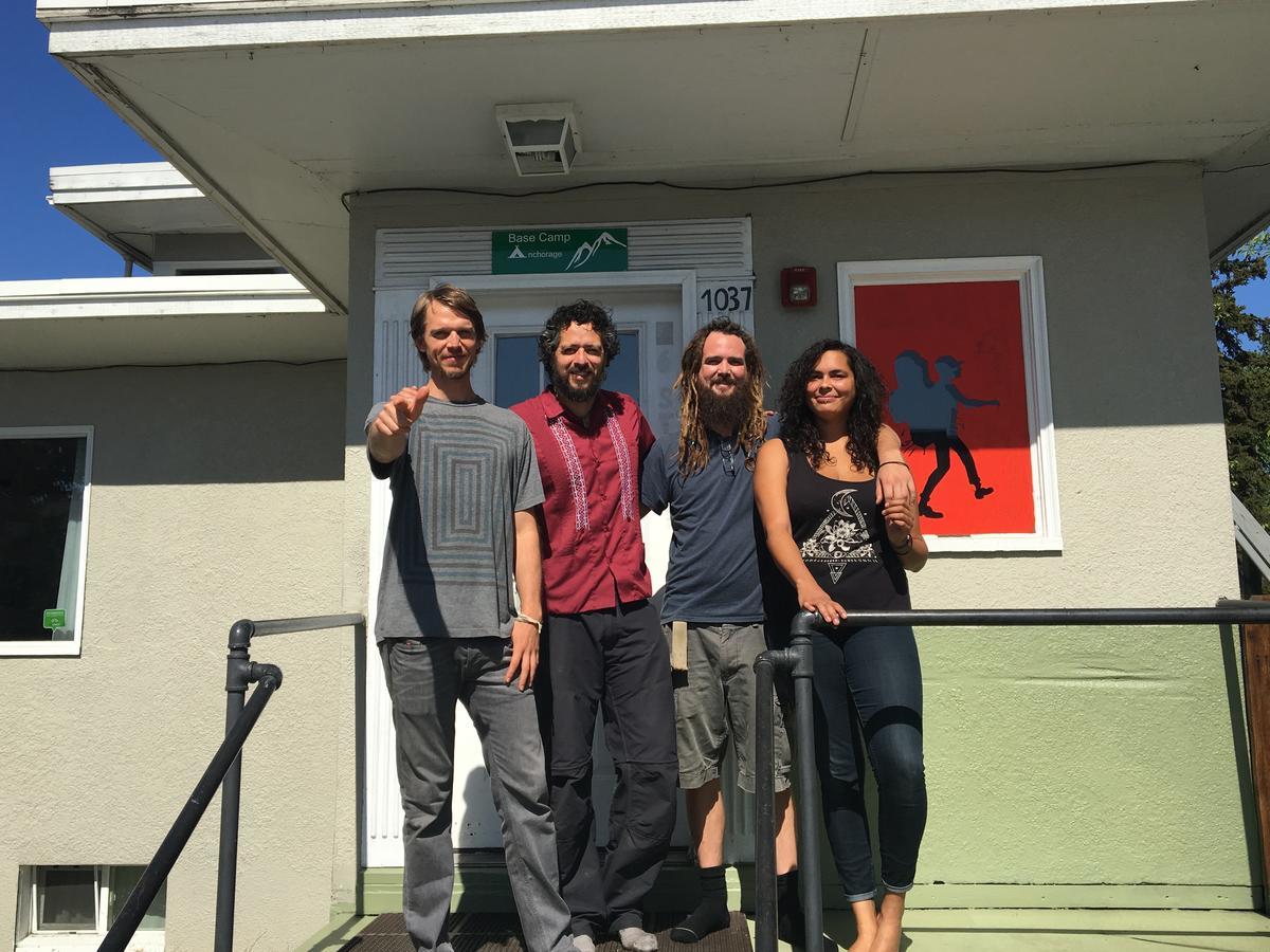 Base Camp Anchorage Hostel Exterior foto