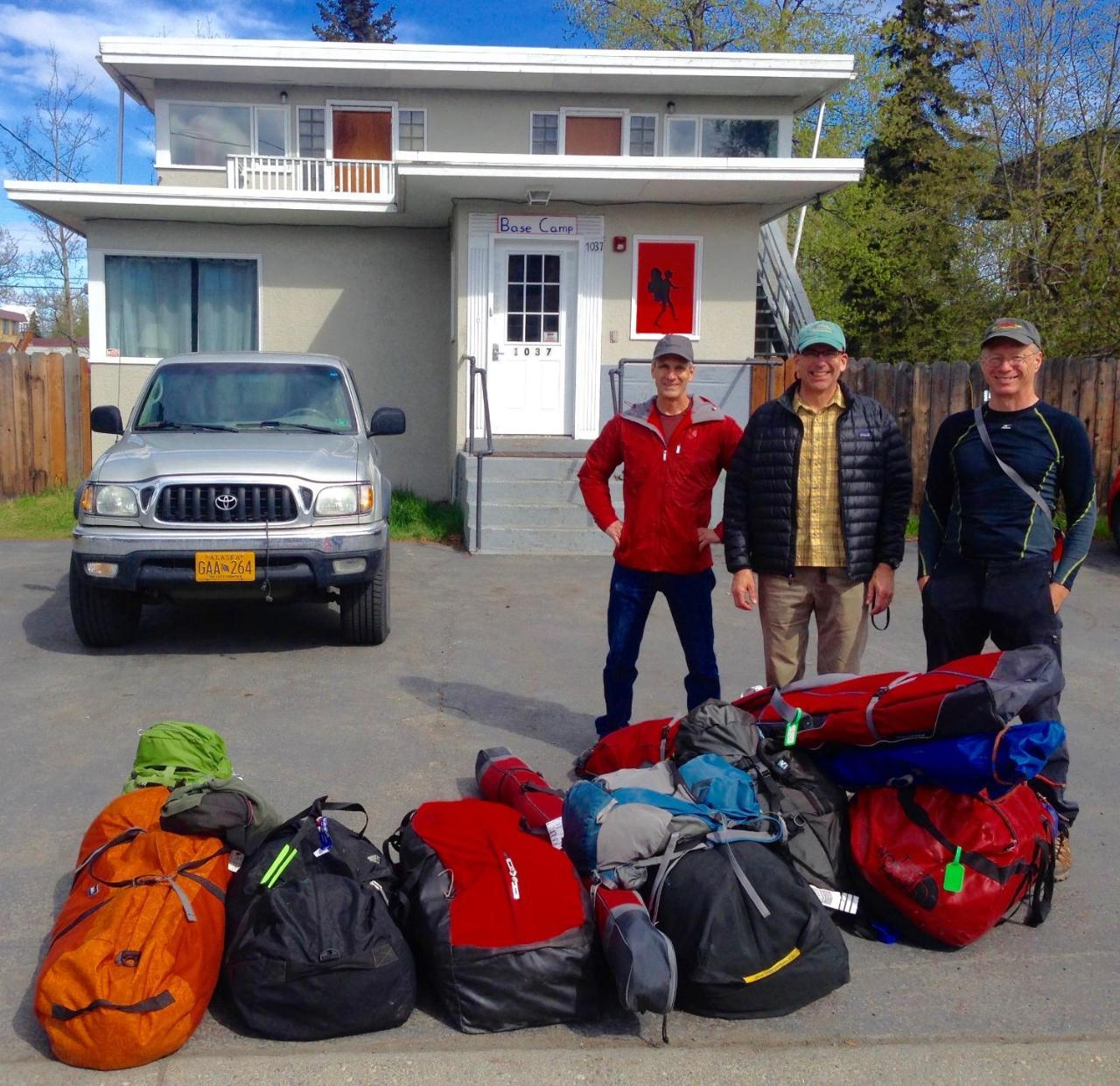 Base Camp Anchorage Hostel Exterior foto